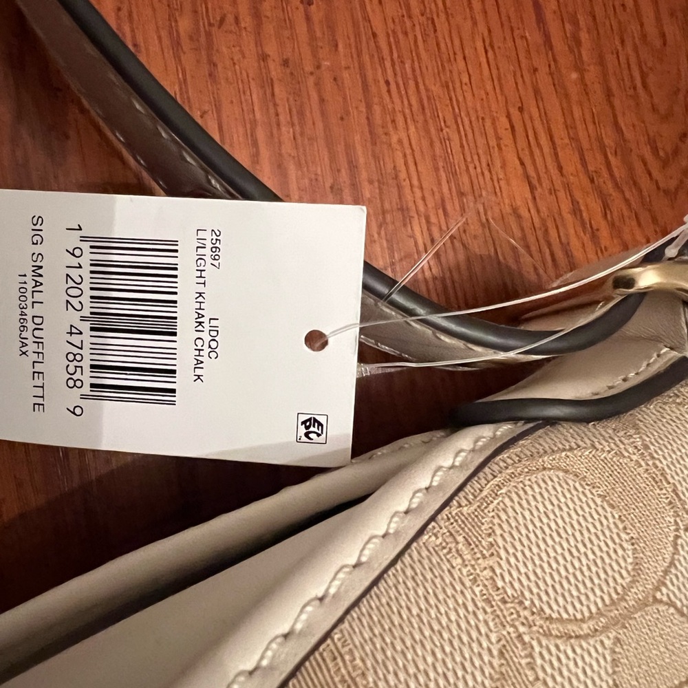 COACH NWT Signature Small Dufflette - Picture 12 of 12